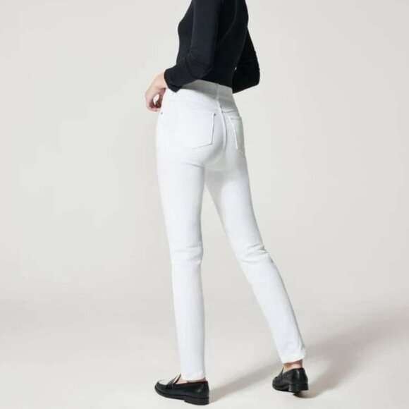 SPANX Ankle Straight Leg Jeans in White. Size M - Picture 2 of 8